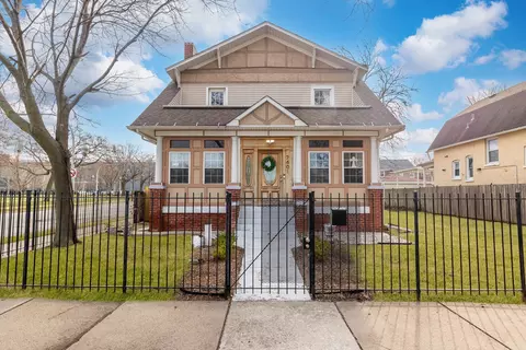 7601 S Bennett Ave, Chicago, IL 60649