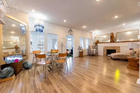 7601 S Bennett Ave, Chicago, IL 60649 photo 5