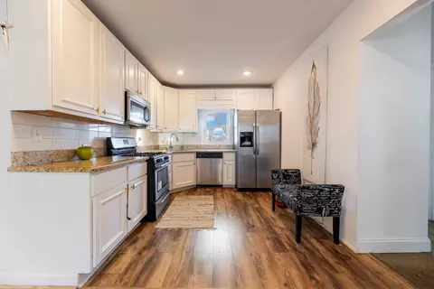 7601 S Bennett Ave, Chicago, IL 60649 photo 8