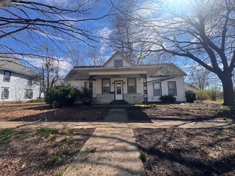 18 W Vine St, Piper City, IL 60959