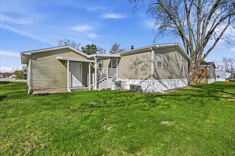 233 Avenue E St, Bloomington, IL 61704 photo 4