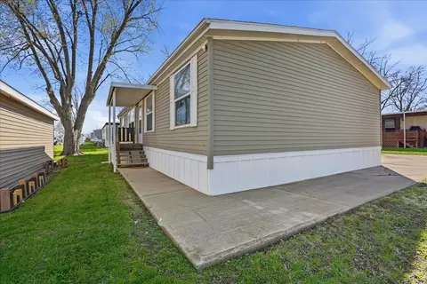 233 Avenue E St, Bloomington, IL 61704 photo 2