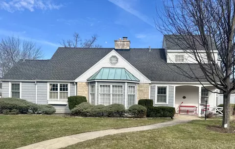 1965 Robincrest Ln, Glenview, IL 60025