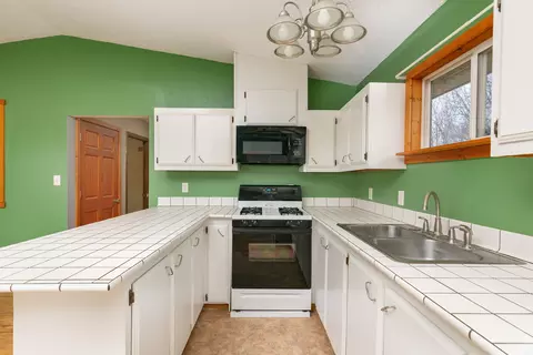 Kitchen - 2359 105th Ave, Aledo, IL 61231 photo 1 of 1