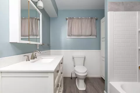 Bath - 2359 105th Ave, Aledo, IL 61231 photo 1 of 3