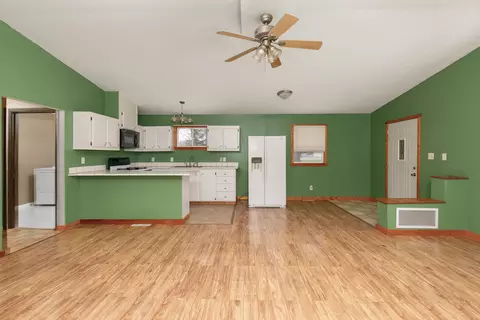 Living - 2359 105th Ave, Aledo, IL 61231 photo 4 of 4