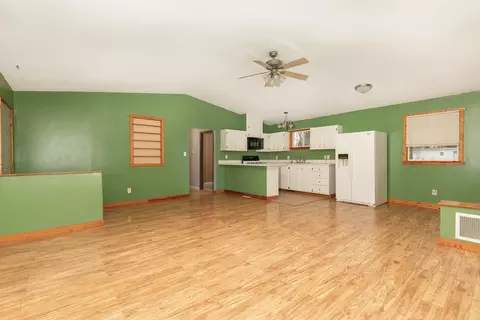 Living - 2359 105th Ave, Aledo, IL 61231 photo 3 of 4
