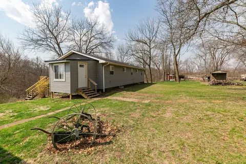 Exterior - 2359 105th Ave, Aledo, IL 61231 photo 2 of 10