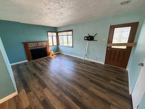 Living - 43 Ridge Rd, Centralia, IL 62801 photo 1 of 4