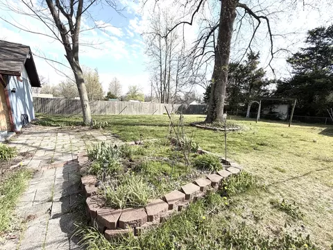 Exterior - 43 Ridge Rd, Centralia, IL 62801 photo 5 of 6