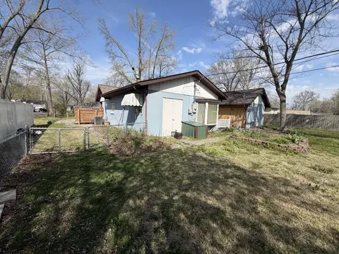 Exterior - 43 Ridge Rd, Centralia, IL 62801 photo 2 of 6