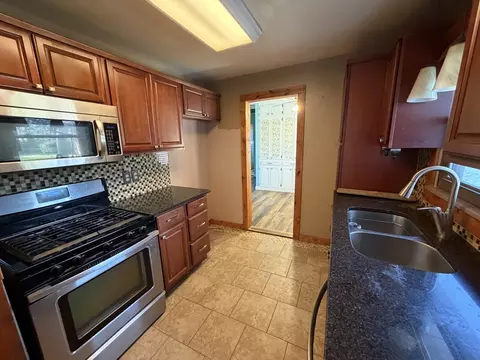 Kitchen - 43 Ridge Rd, Centralia, IL 62801 photo 2 of 2