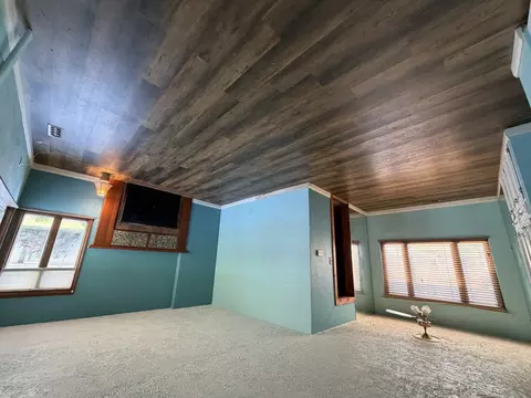 Living - 43 Ridge Rd, Centralia, IL 62801 photo 2 of 4