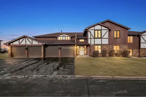 9748 Mill Dr E #2E, Palos Park, IL 60464