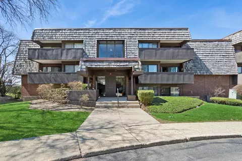 550 Timber Ridge Dr #204C, Carol Stream, IL 60188