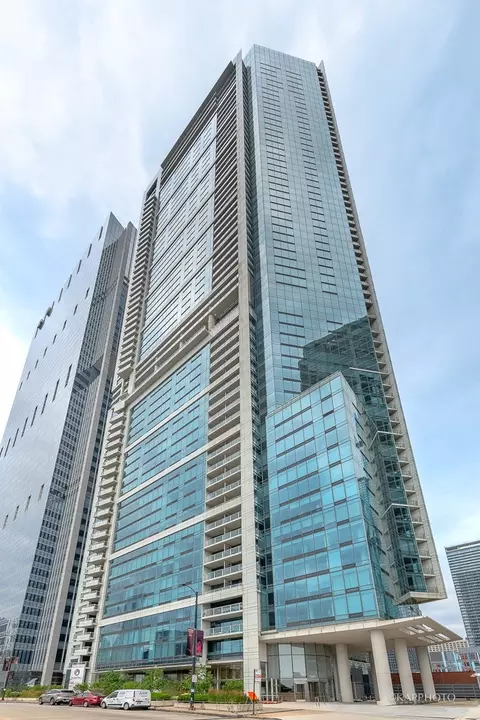 340 E Randolph St #P5-21, Chicago, IL 60601