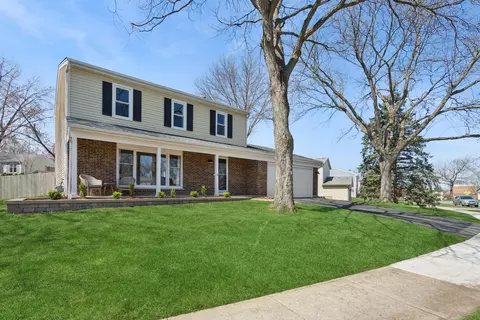745 Buffalo Cir, Carol Stream, IL 60188