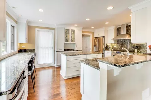 Kitchen - 12 Warrington Dr, Lake Bluff, IL 60044 photo 1 of 3