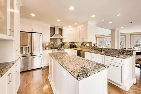 Kitchen - 12 Warrington Dr, Lake Bluff, IL 60044 photo 2 of 3