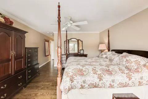 Bedroom - 12 Warrington Dr, Lake Bluff, IL 60044 photo 2 of 4