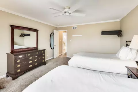 Bedroom - 12 Warrington Dr, Lake Bluff, IL 60044 photo 4 of 4