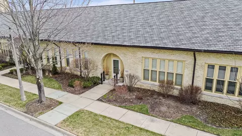 829 Stables Ct W, Highwood, IL 60040