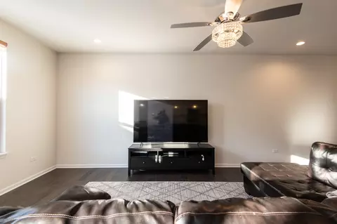 Living - 4139 Winslow Ct, Aurora, IL 60504 photo 3 of 3