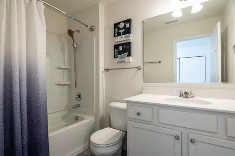 Bath - 4139 Winslow Ct, Aurora, IL 60504 photo 2 of 5