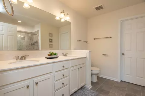 Bath - 4139 Winslow Ct, Aurora, IL 60504 photo 3 of 5