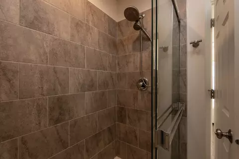 Bath - 4139 Winslow Ct, Aurora, IL 60504 photo 4 of 5