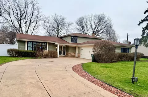 1546 E Lake Louise Dr, Palatine, IL 60074