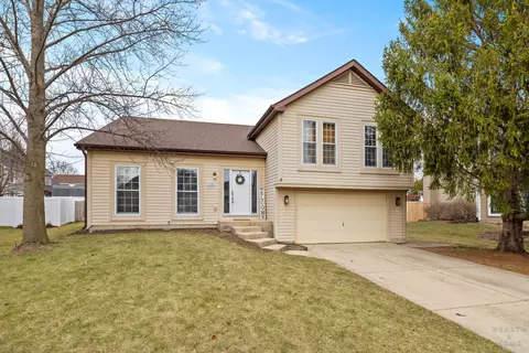 1343 Knollwood Cir, Crystal Lake, IL 60014