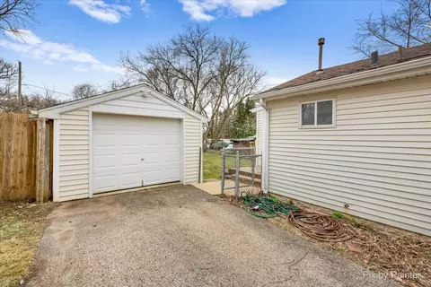 Exterior - 2617 W Emerald Ct, Mchenry, IL 60051 photo 2 of 5