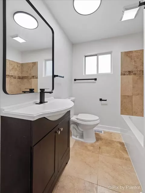 Bath - 2617 W Emerald Ct, Mchenry, IL 60051 photo 1 of 2