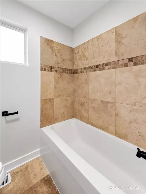 Bath - 2617 W Emerald Ct, Mchenry, IL 60051 photo 2 of 2