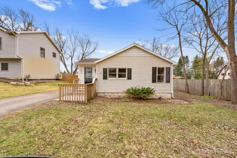 2617 W Emerald Ct, Mchenry, IL 60051