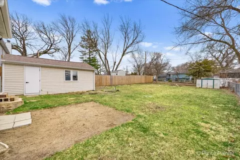 Exterior - 2617 W Emerald Ct, Mchenry, IL 60051 photo 3 of 5
