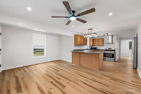 Living - 2617 W Emerald Ct, Mchenry, IL 60051 photo 3 of 4