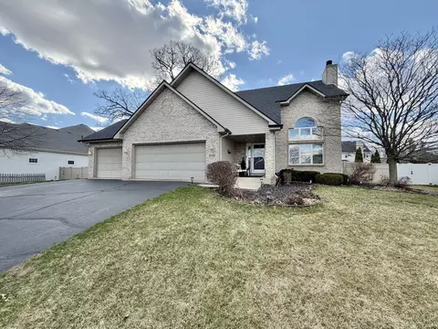 9102 River View Trl, Roscoe, IL 61073