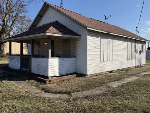 509 W Main St, Walnut Hill, IL 62893
