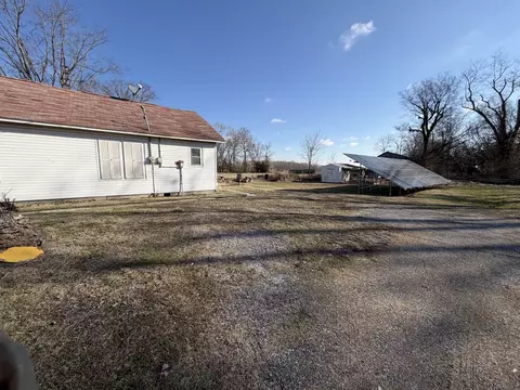 509 W Main St, Walnut Hill, IL 62893 photo 9