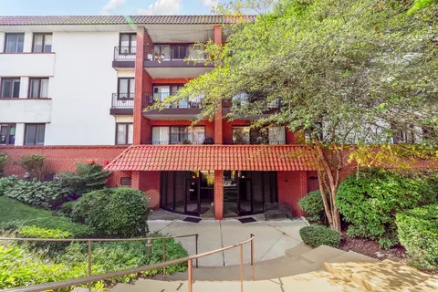 2046 Saint Johns Ave #3E, Highland Park, IL 60035