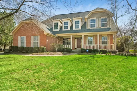 8132 Danneil Cir, Long Grove, IL 60047