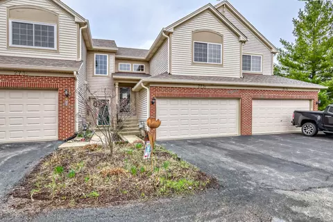 273 Nicole Dr #E, South Elgin, IL 60177