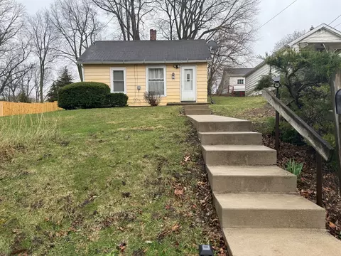 707 Monroe St, Oregon, IL 61061