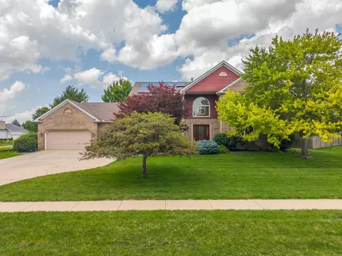 3102 Wisteria Ln, Bloomington, IL 61704