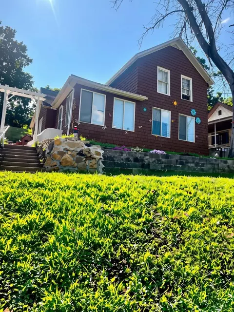 143 Diagonal St, Savanna, IL 61074