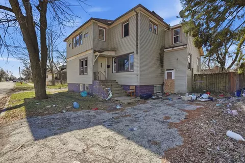 122 W 150th St, Harvey, IL 60426