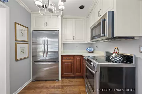 Kitchen - 309 Brookside Cir, Wheaton, IL 60187 photo 2 of 2