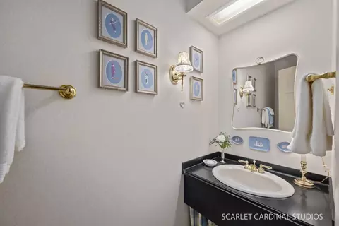Bath - 309 Brookside Cir, Wheaton, IL 60187 photo 1 of 2